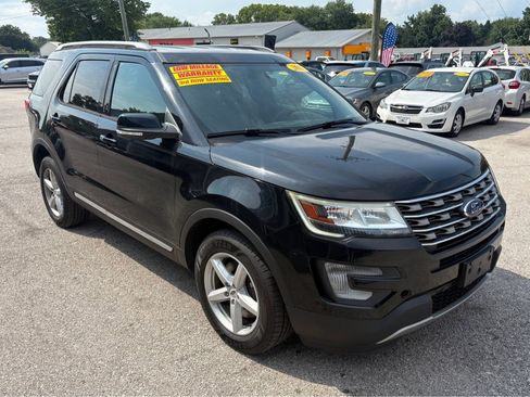 Used 2017 Ford Explorer XLT w/ Equipment Group 201A AWD/4WD image 1