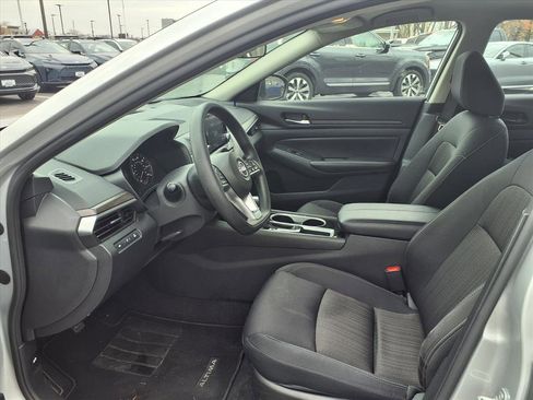 Used 2024 Nissan Altima 2.5 SV image 21