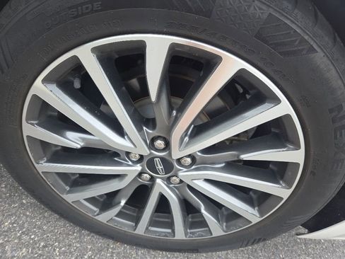 Used 2017 Lincoln Continental Select w/ Climate Package FWD image 17