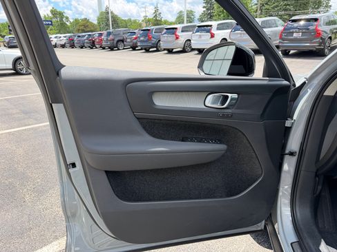 Used 2024 Volvo XC40 B5 Plus w/ Climate Package AWD/4WD image 7