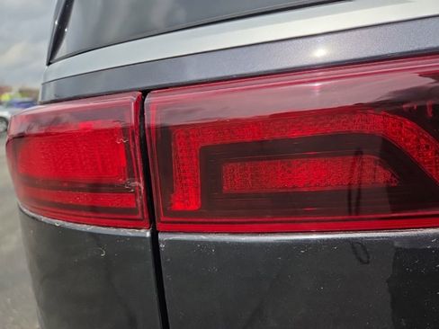 Used 2024 Kia Carnival LX image 10