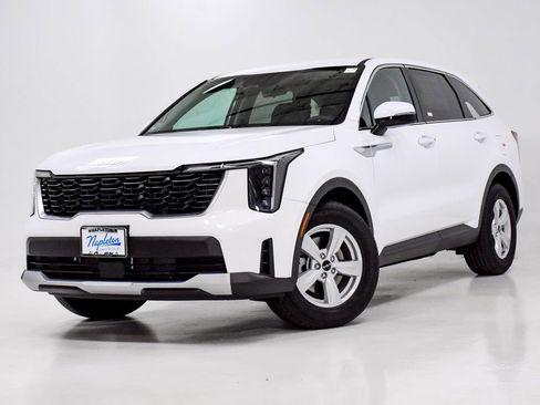 Certified 2024 Kia Sorento LX image 1