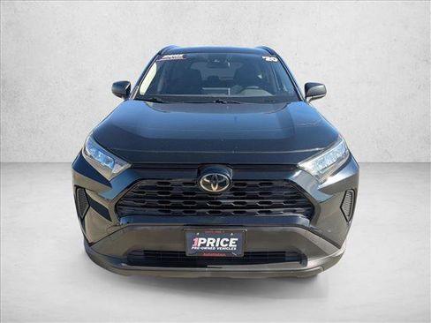 Used 2019 Toyota RAV4 LE image 2