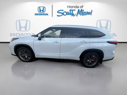 Used 2022 Toyota Highlander Limited image 4