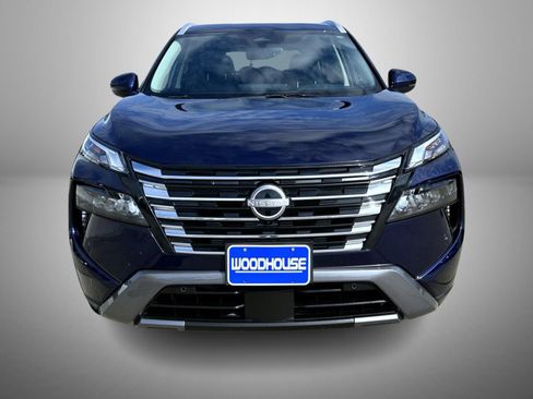 Used 2025 Nissan Rogue SL AWD/4WD image 2