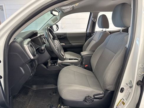 Certified 2017 Toyota Tacoma SR5 image 14