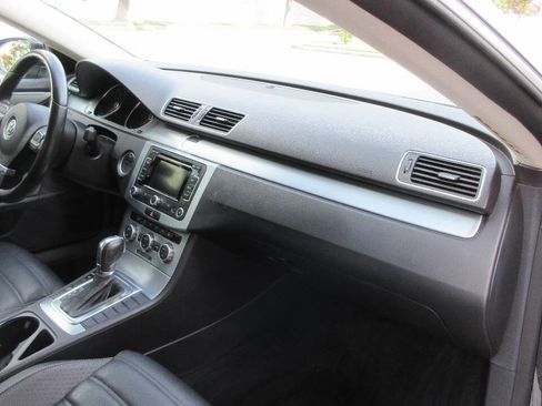Used 2013 Volkswagen CC Lux image 24