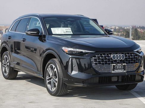 Used 2025 Audi Q5 Premium w/ Convenience Package AWD/4WD image 3