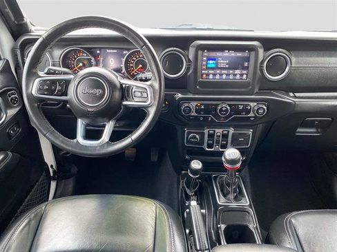 Used 2018 Jeep Wrangler Unlimited Sahara image 12