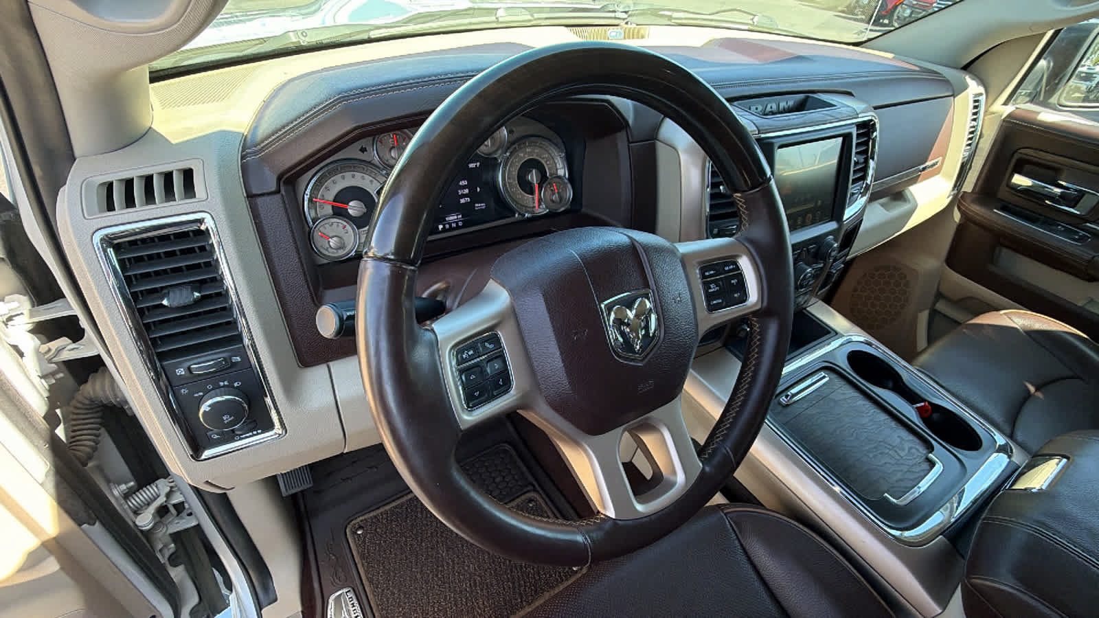 Used 2017 RAM 1500 Laramie Longhorn RWD image 10