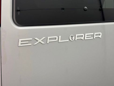 Used 2022 GMC Savana 2500 Extended w/ Enhanced Convenience Package image 52