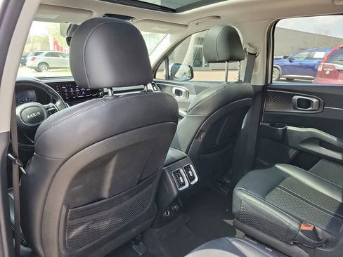 Used 2022 Kia Sorento EX w/ Panoramic Sunroof Package image 28
