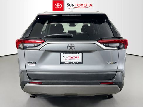 Used 2022 Toyota RAV4 Limited image 5