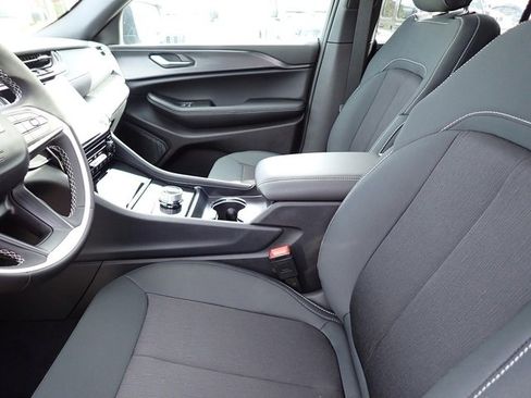 New 2025 Jeep Grand Cherokee Laredo X image 12