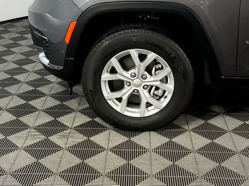 Used 2023 Jeep Grand Cherokee L Limited w/ Luxury Tech Group II image 13