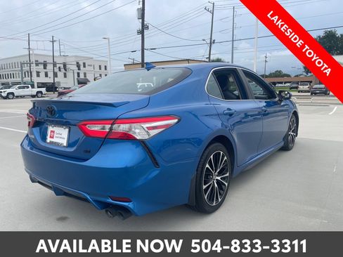 Used 2020 Toyota Camry SE FWD image 6