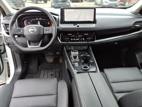 Used 2025 Nissan Rogue SL w/ Tech Package image 13