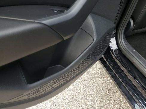 Used 2025 Volkswagen Jetta SE FWD image 12