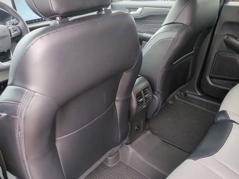 Used 2025 Ford Escape SE w/ Class II Trailer Tow Package image 18