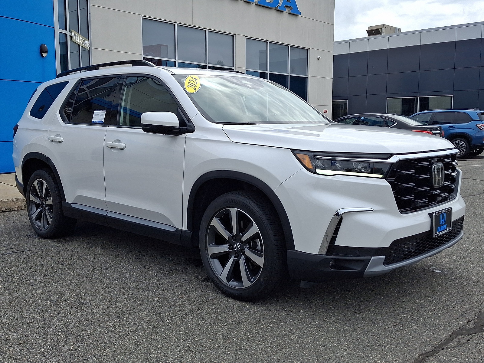 Used 2024 Honda Pilot Touring image 3