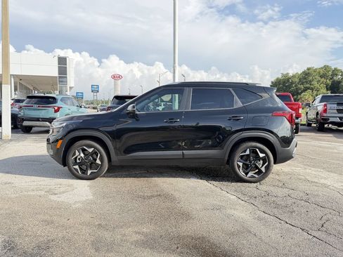 Used 2025 Kia Seltos S AWD/4WD image 2