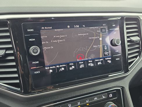 Used 2020 Volkswagen Atlas Cross Sport SEL R-Line image 21