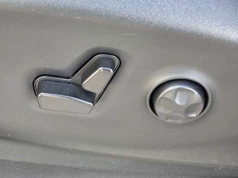 Used 2023 Chrysler Pacifica Touring-L FWD image 21