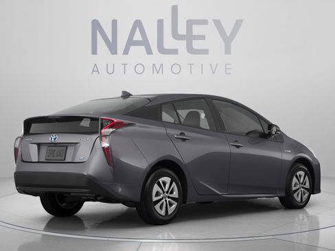 Used 2018 Toyota Prius Four FWD image 3