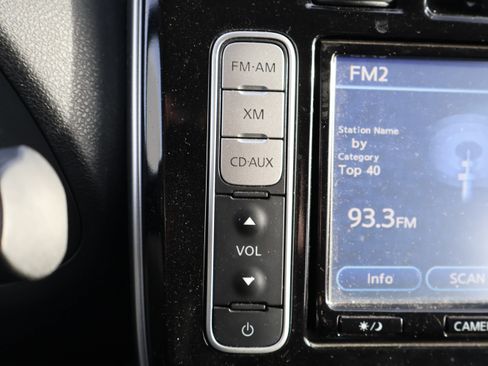 Used 2015 Nissan Leaf SL w/ Premium Package image 25