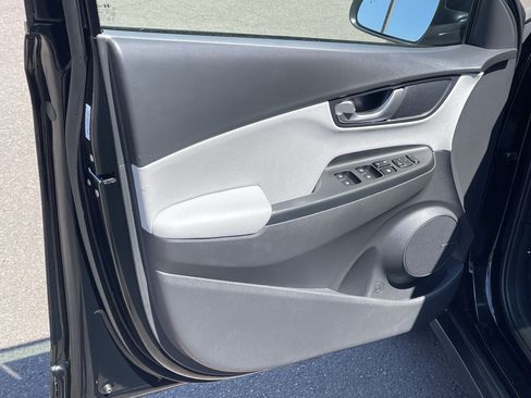Certified 2023 Hyundai Kona Limited FWD image 17