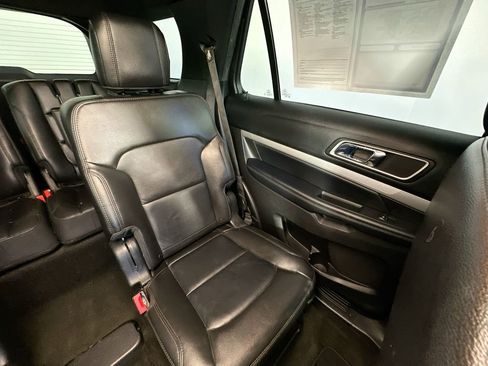 Used 2017 Ford Explorer XLT w/ Equipment Group 202A FWD image 14