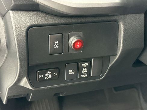 Used 2022 Toyota Tacoma TRD Off-Road AWD/4WD image 15