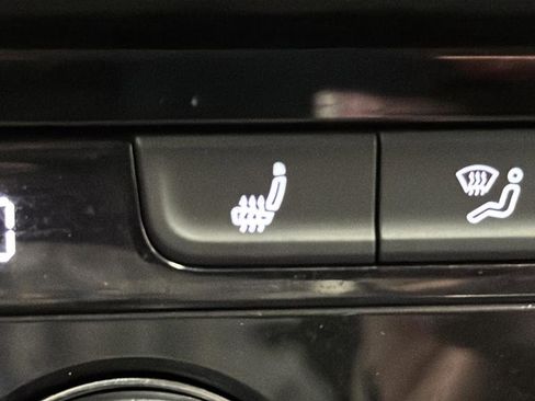 Used 2024 Volkswagen Taos SE AWD/4WD image 36