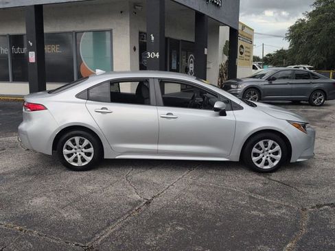 Used 2022 Toyota Corolla LE FWD image 4