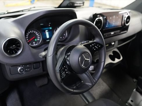 Used 2025 Mercedes-Benz Sprinter 2500 image 16