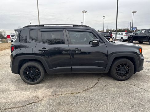 Used 2020 Jeep Renegade Altitude image 4
