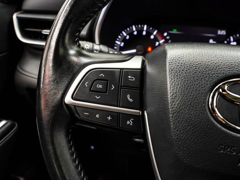Used 2023 Toyota Highlander XSE FWD image 38