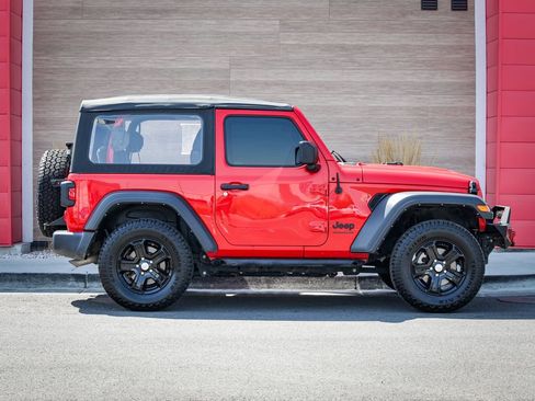 Used 2022 Jeep Wrangler Sport AWD/4WD image 2