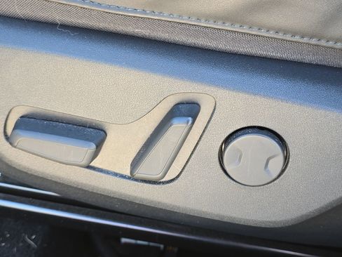 Used 2023 Kia Niro SX Touring image 13