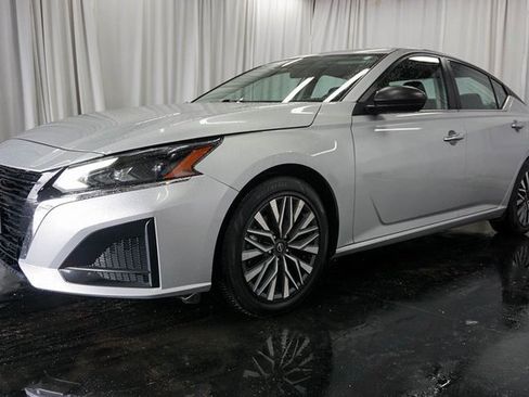 Used 2024 Nissan Altima 2.5 SV image 4