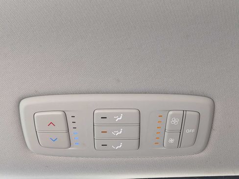 Used 2022 Kia Carnival LX FWD image 19