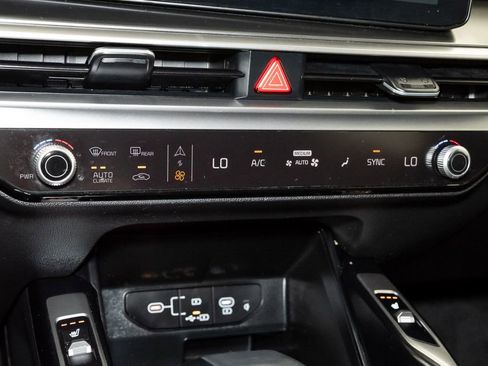 Used 2024 Kia Sorento S w/ Panoramic Sunroof Package FWD image 21