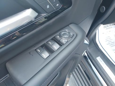 New 2026 Chevrolet Suburban High Country AWD/4WD image 11