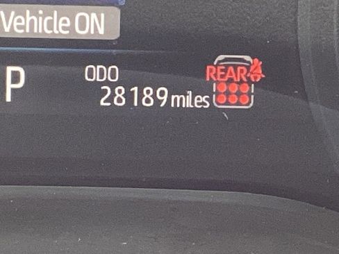 Used 2025 Toyota Sienna LE image 4