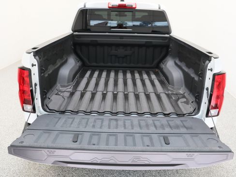 Used 2023 Chevrolet Colorado Trail Boss w/ Technology Package AWD/4WD image 30