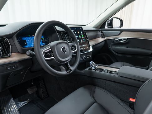 New 2026 Volvo XC90 T8 Plus w/ Protection Package Premier AWD/4WD image 12