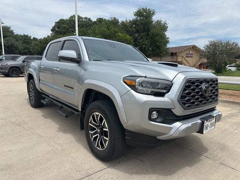 Used 2022 Toyota Tacoma TRD Sport w/ Technology Package RWD image 8
