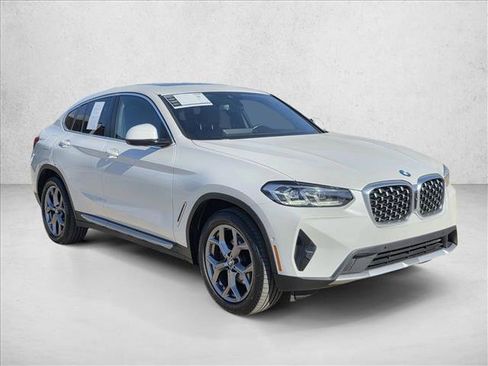 Used 2023 BMW X4 xDrive30i image 3