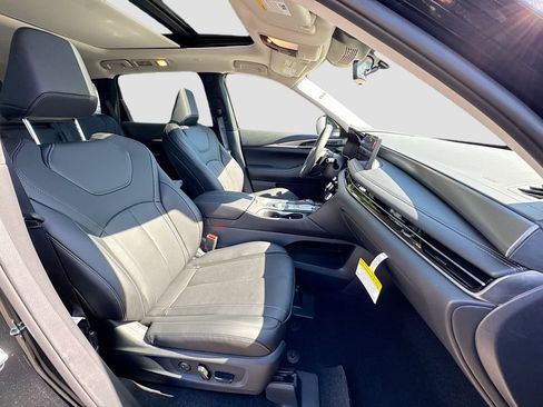 Certified 2026 INFINITI QX60 Luxe w/ Cargo Package FWD image 32