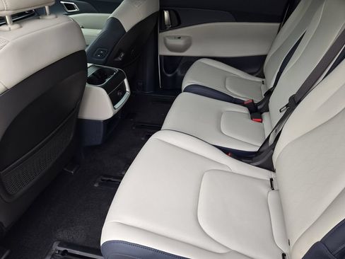 New 2026 Kia Carnival EX FWD image 21